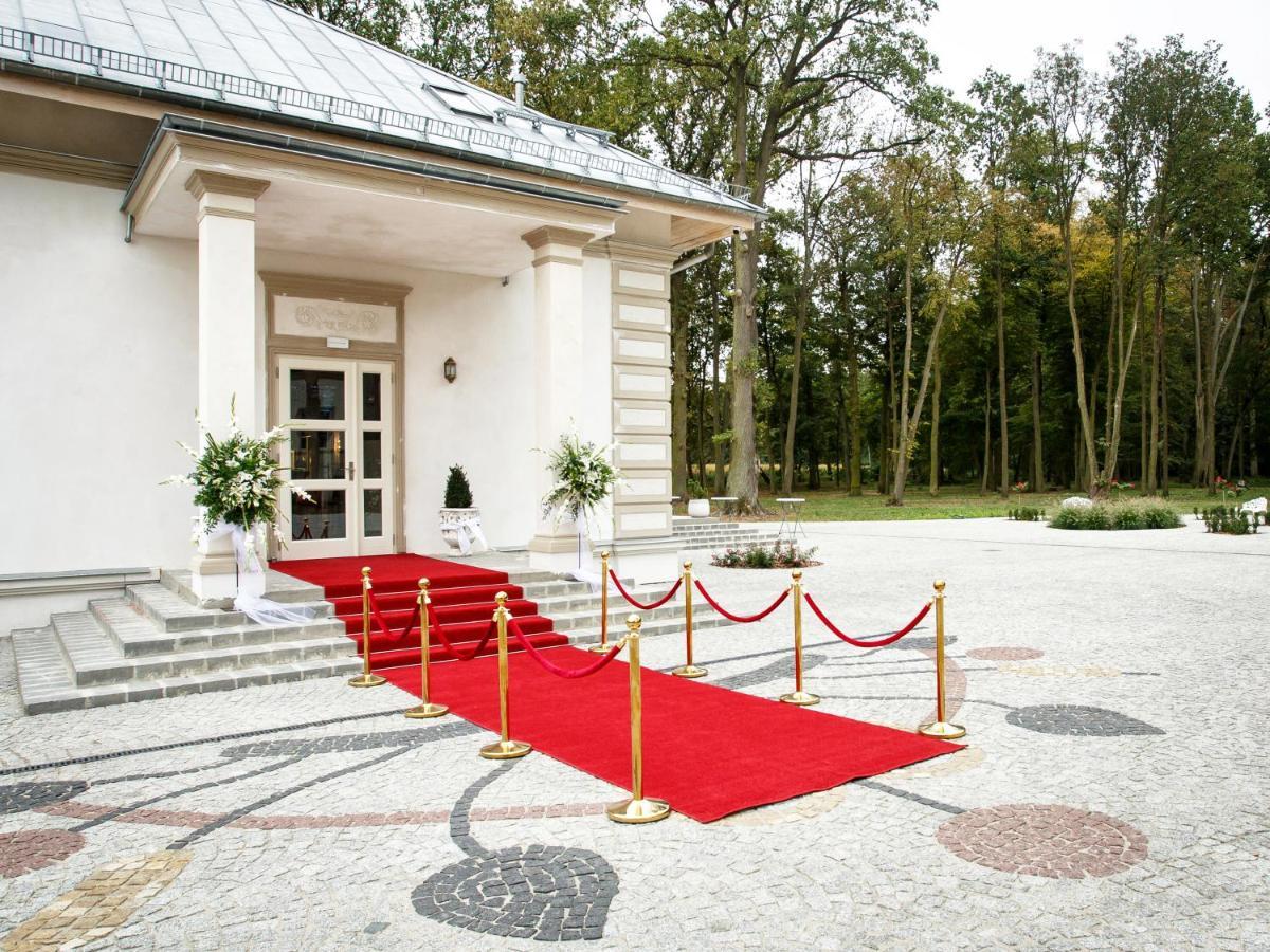 Palac Dabrowka Rawicz Bagian luar foto